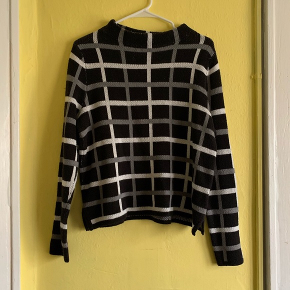 Old Navy Sweaters - Old Navy Black Gray Grid Pattern Cropped Sweater L